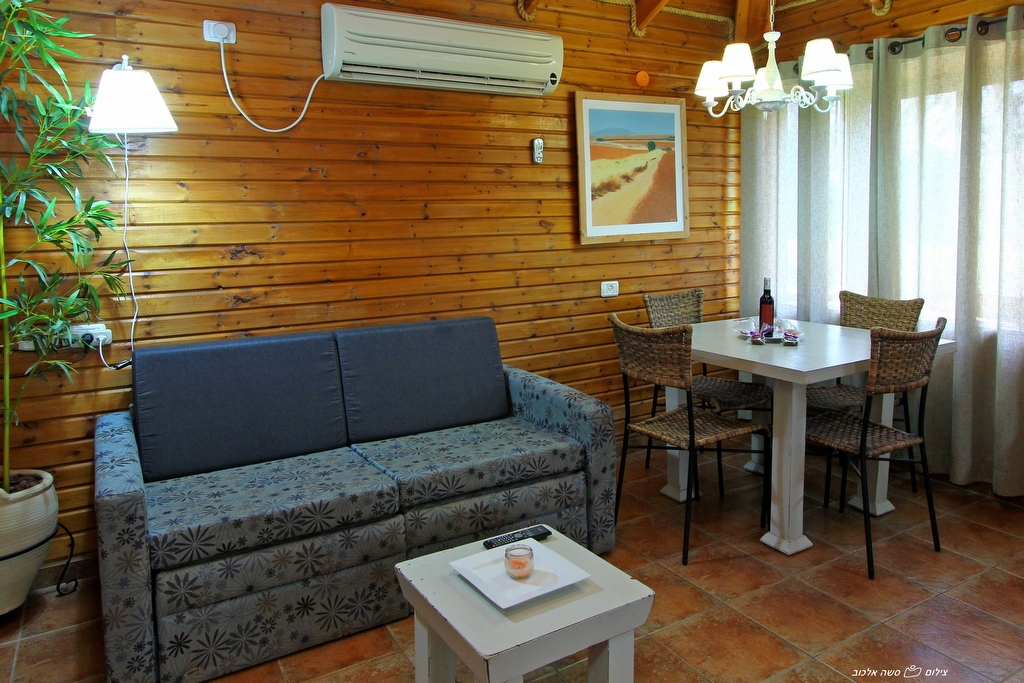 פינת הישיבה בסוויטה הזוגית